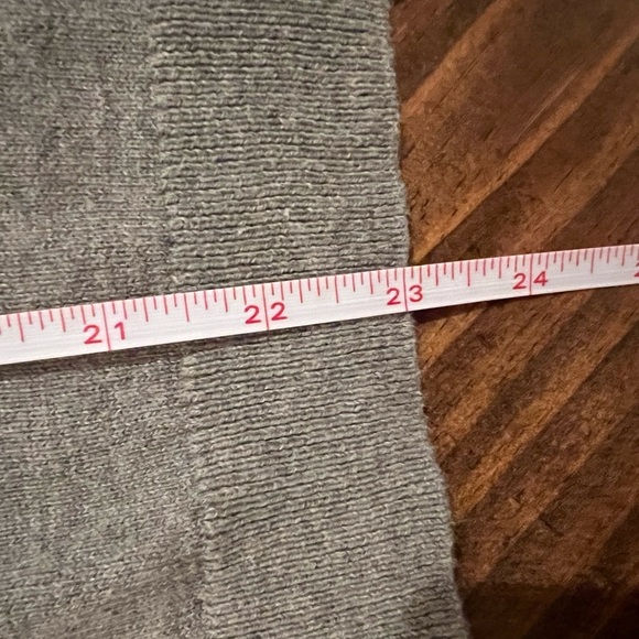 J. Crew necklace teddie Gray Sweater with Pearl Embellishments, medium, EUC - Picture 7 of 8